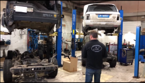 Два оторванных кузова - Дискавери 3 и Рендж Ровер Спорт