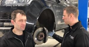Замена передних тормозных колодок своими руками - Range Rover