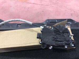 Неисправность доводчика двери багажника - Range Rover L405