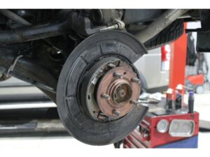 Регулировка колодок стояночного тормоза - Discovery 4