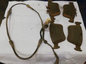 Датчик износа тормозных колодок на Discovery Sport