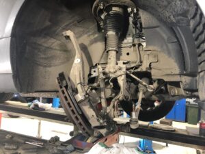 Элементы передней подвески на Range Rover