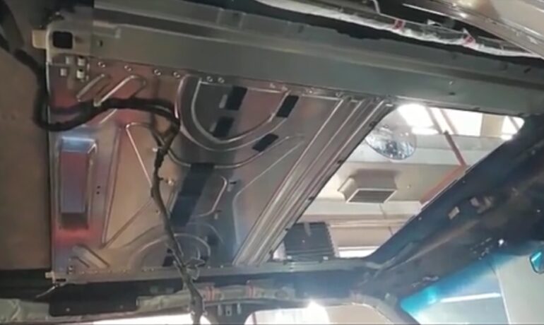 Как люк на Range Rover выглядит изнутри