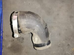 Трещины в резиновых патрубках