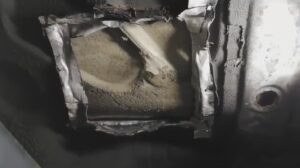 Дыра в полу на Range Rover Sport