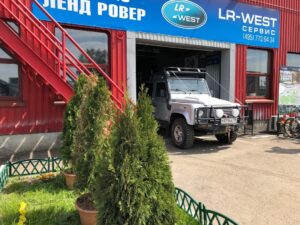 Легендарный Land Rover Defender в LR-WEST