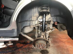 Замена задних амортизаторов на Freelander 2