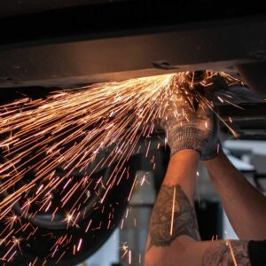 Слесарные работы не увеличивают стоимость ремонта!