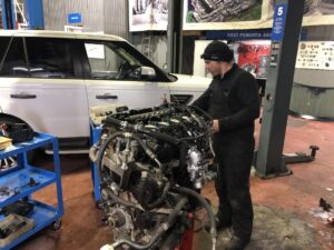 Головка блока цилиндров на двигателе 2.2 TD | Freelander 2