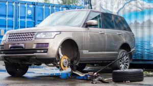 Лопнувший кулак на Range Rover L405