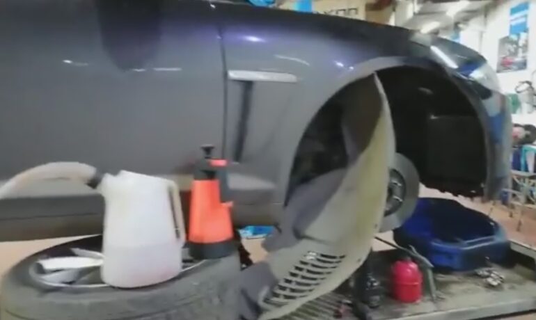 Мойка дополнительного радиатора системы охлаждения двигателя Jaguar XF 2.0 бензин