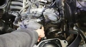 Замена приводного ремня на Freelander 2 с бензиновым 3.2 | Часть 1 из 2