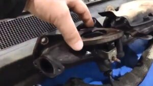 Стук в двигателе и неприятный запах на Freelander 2