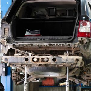 Нужно ли демонтировать кузов от рамы для ремонта заднего активного стабилизатора?