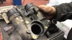 Замена термостата на Range Rover 4.4 TD