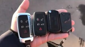 Ключи от разных поколений Range Rover
