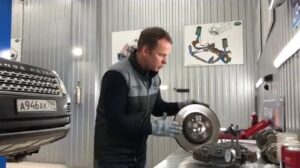 Замена тормозных колодок на Range Rover | Проверка тормозных дисков