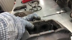 Замена тормозных колодок на Range Rover | Особенность тормозных суппортов - 2 из 3